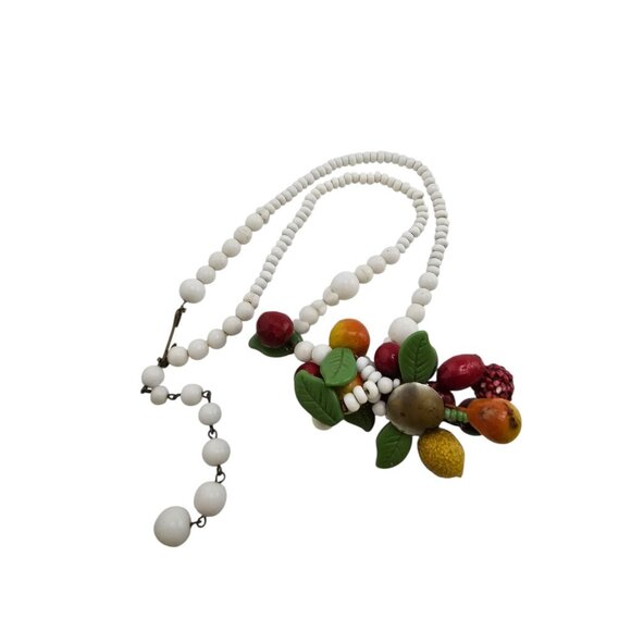 Amazing Vintage Milk Glass And Wooden Fruit Necklace (A8754) - Picture 5 of 6